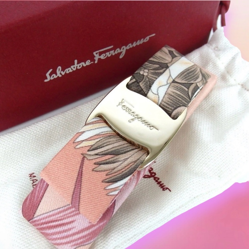 Salvatore Ferragamo Vara Ribbon Hair Clip 😍 - Picture 2 of 9